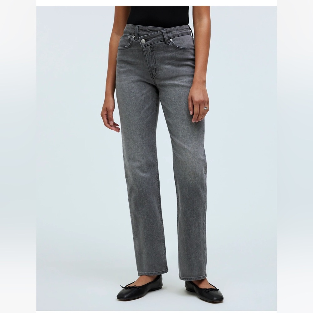 The Petite '90s Straight Jean in Burwick Wash: Cross-Tab Edition
